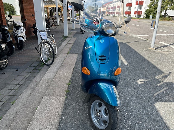 Vespa ET2 4 of 12