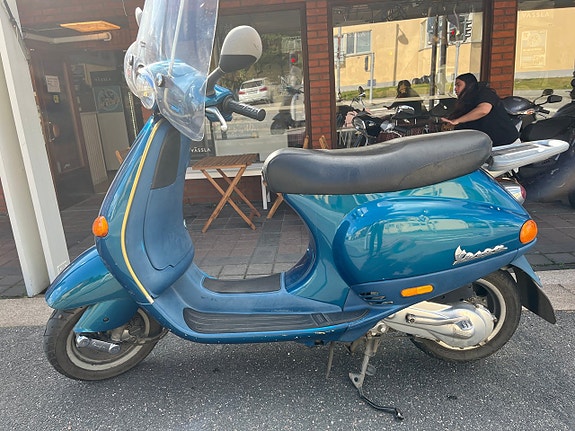 Vespa ET2 5 of 12