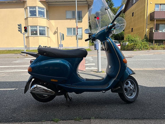 Vespa ET2 9 of 12