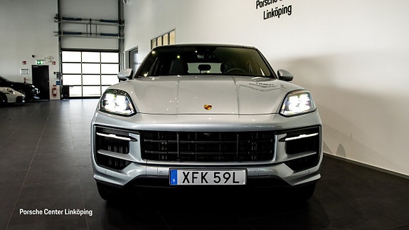 Porsche Cayenne 2 of 24
