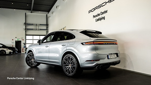 Porsche Cayenne 5 of 24