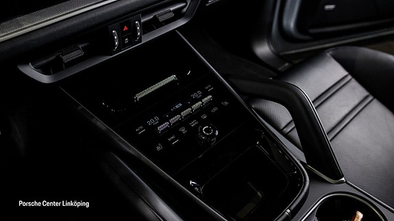 Porsche Cayenne 14 of 24