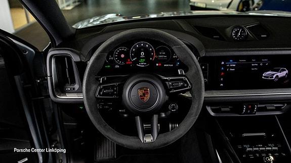 Porsche Cayenne 12 of 24