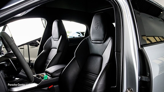 Porsche Cayenne 11 of 24