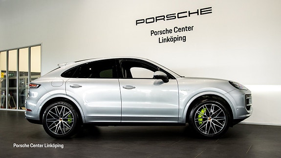 Porsche Cayenne 3 of 24