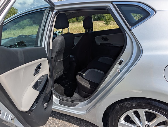 Kia Ceed 3 of 8