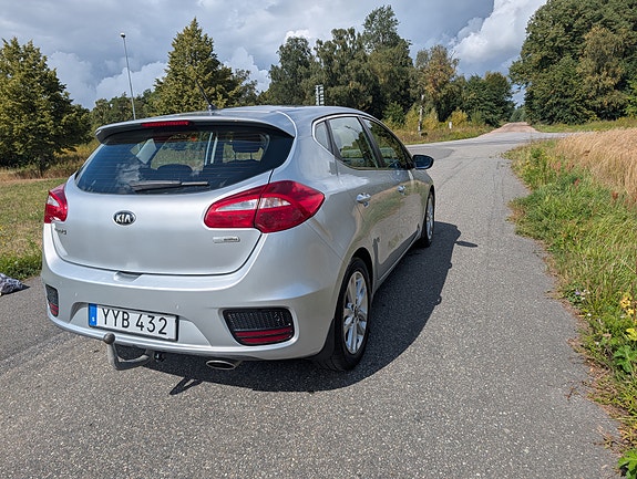 Kia Ceed 2 of 8
