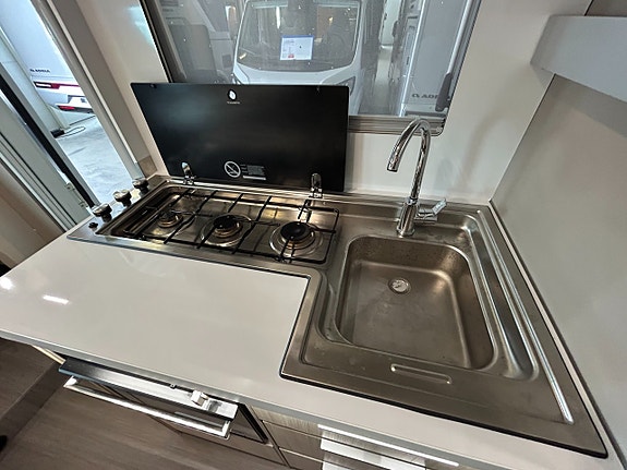 Adria Compact SC / Automat / Solcell / 3500kg / Ugn 24 of 25