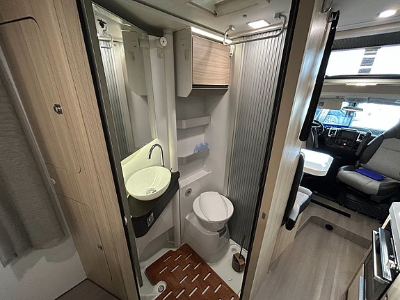 Adria Compact SC / Automat / Solcell / 3500kg / Ugn 14 of 25