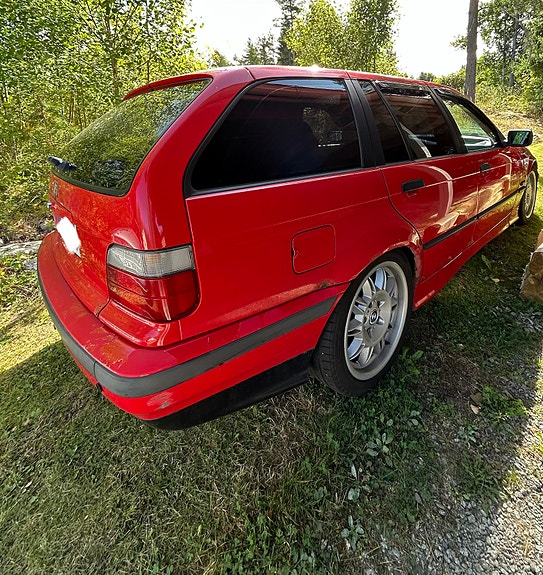 BMW 318i 3 of 3