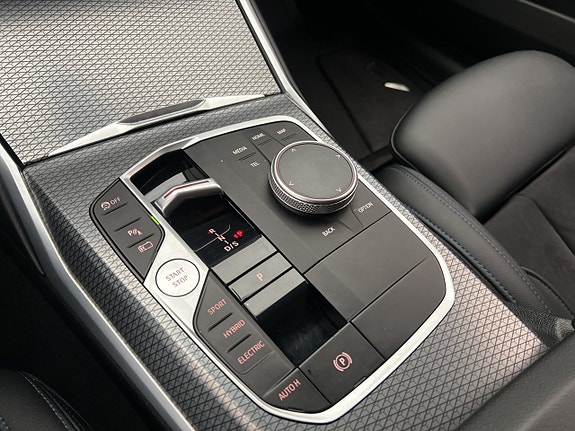 BMW 330e 25 of 30