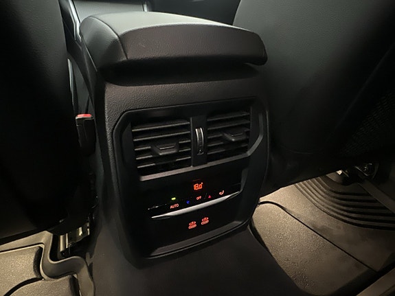 BMW 330e 29 of 30