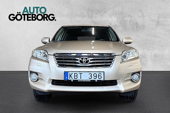 Toyota RAV4 8 of 17