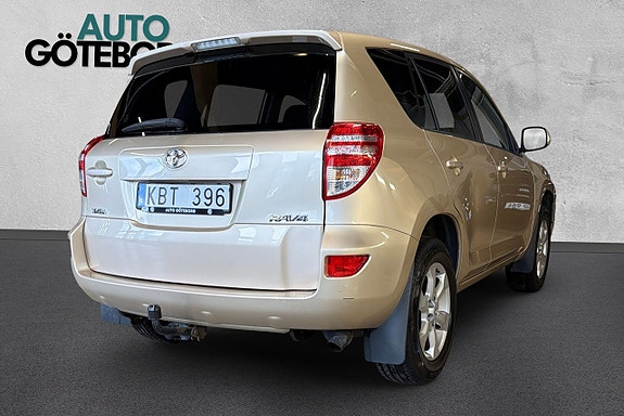 Toyota RAV4 6 of 17