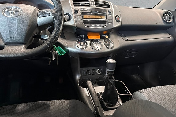 Toyota RAV4 14 of 17