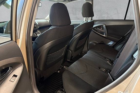 Toyota RAV4 15 of 17
