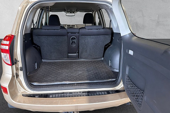 Toyota RAV4 17 of 17