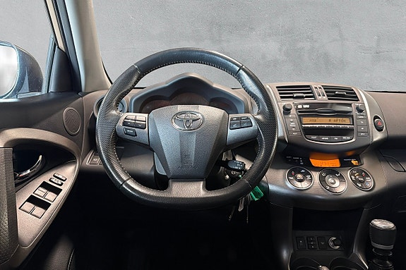Toyota RAV4 13 of 17