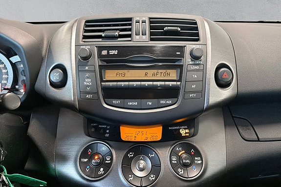 Toyota RAV4 11 of 17