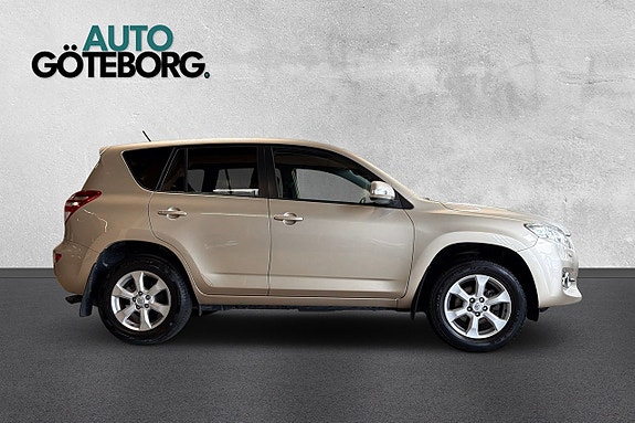 Toyota RAV4 3 of 17