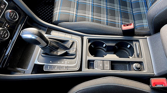 Volkswagen Golf I 17 of 19