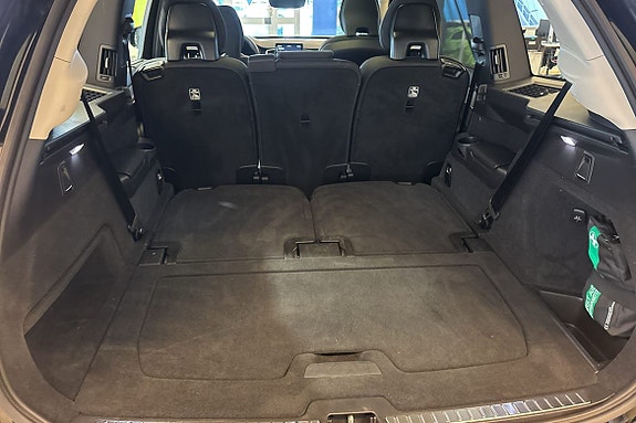 Volvo XC90 30 of 30