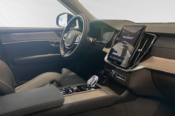 Volvo XC90 10 of 30