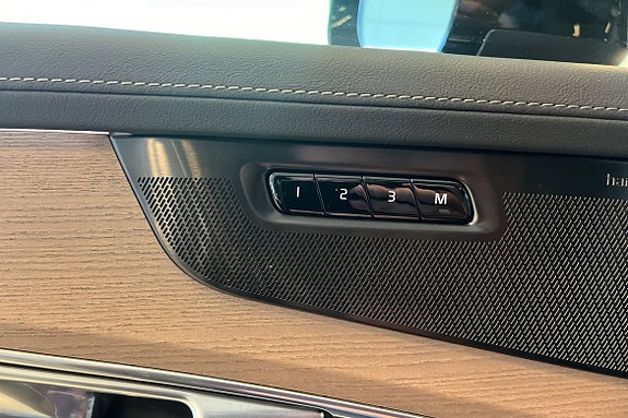 Volvo XC90 16 of 30