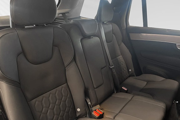 Volvo XC90 11 of 30