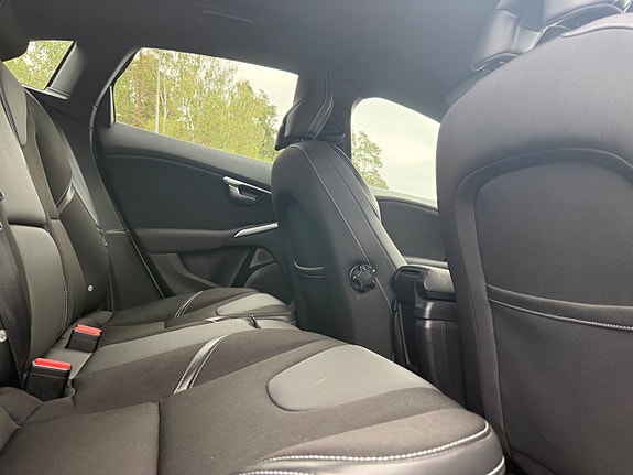 Volvo V40 14 of 18