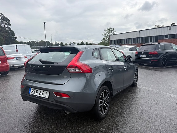 Volvo V40 6 of 18