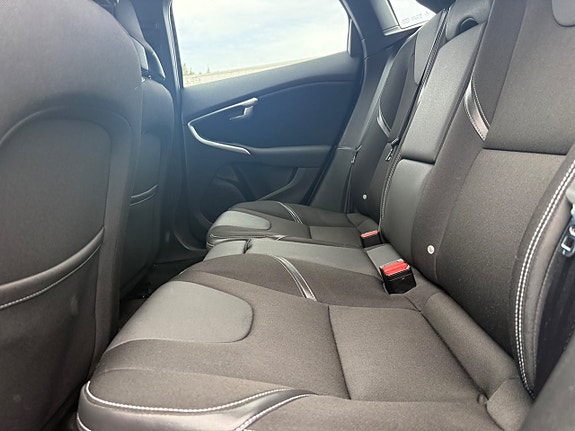 Volvo V40 15 of 18