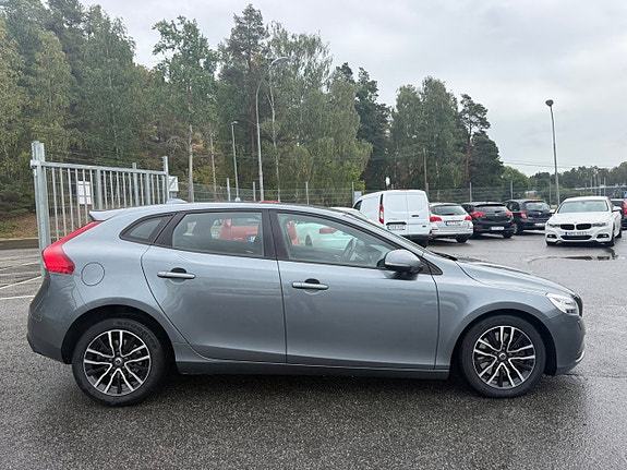Volvo V40 3 of 18