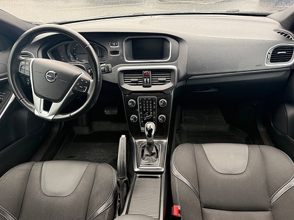 Volvo V40 8 of 18