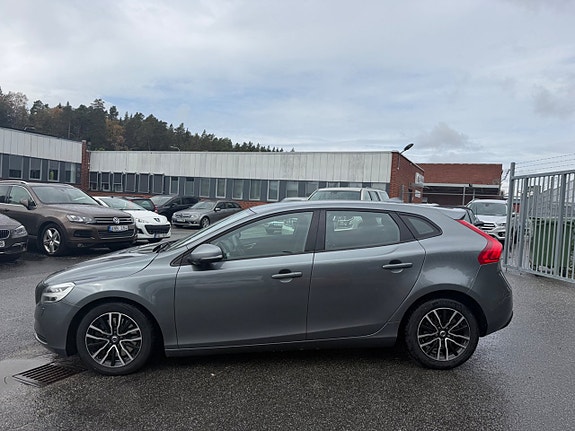 Volvo V40 4 of 18