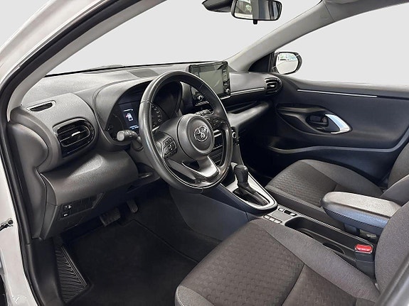 Toyota Yaris 11 of 13