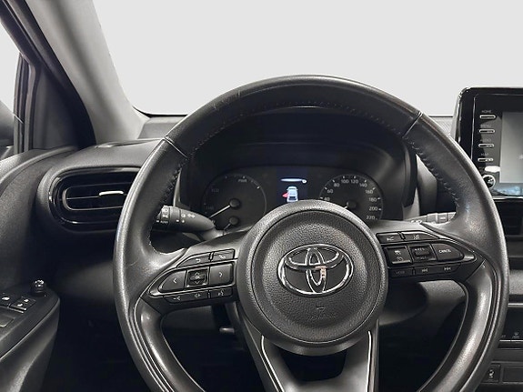 Toyota Yaris 5 of 13