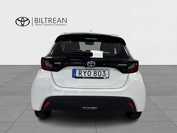 Toyota Yaris 8 of 13