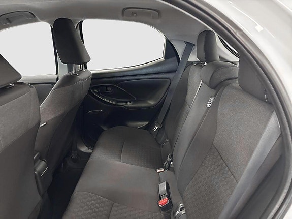 Toyota Yaris 12 of 13
