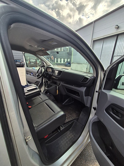 Peugeot Expert 8 of 12