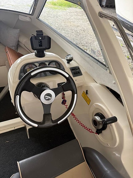 Flipper 520 HT + Yamaha F80 (2008) 6 of 8