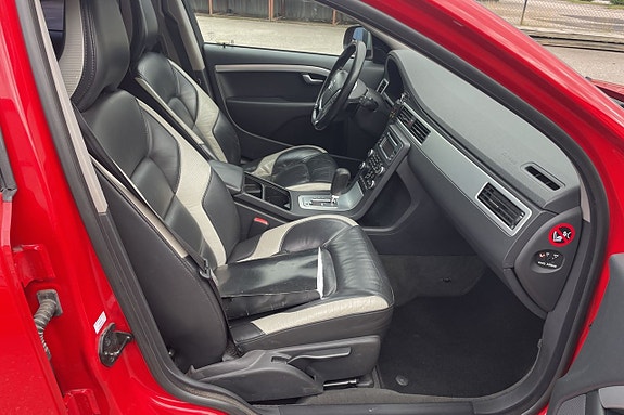 Volvo V70 13 of 16