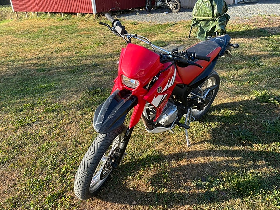Yamaha XT125R 4 of 6