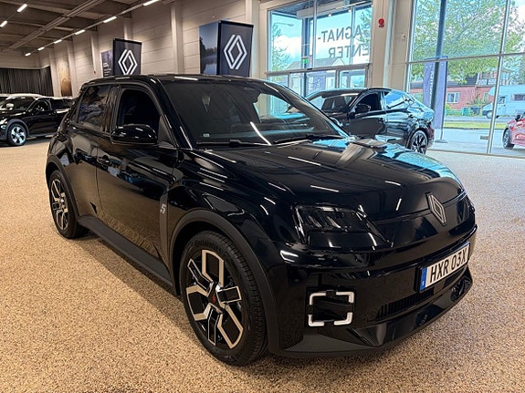 Renault 5 E-Tech 3 of 15