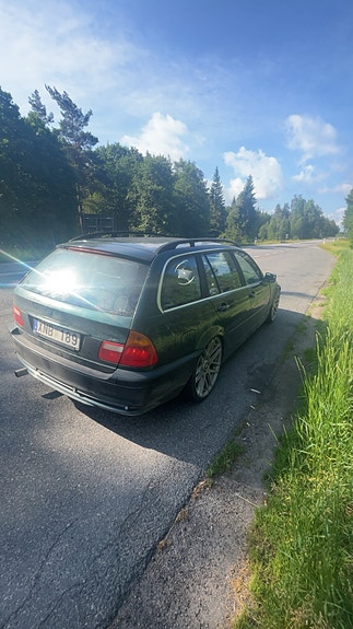 BMW 320i 5 of 5