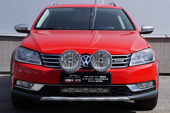 Volkswagen Passat Alltrack 2 of 21