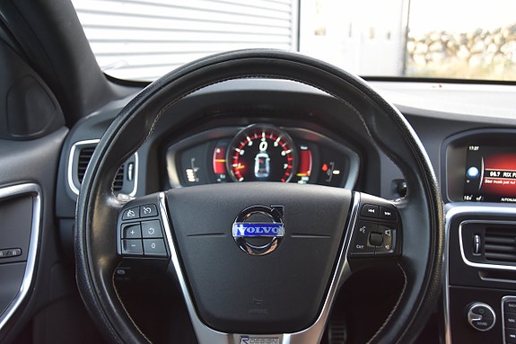Volvo V60 16 of 18