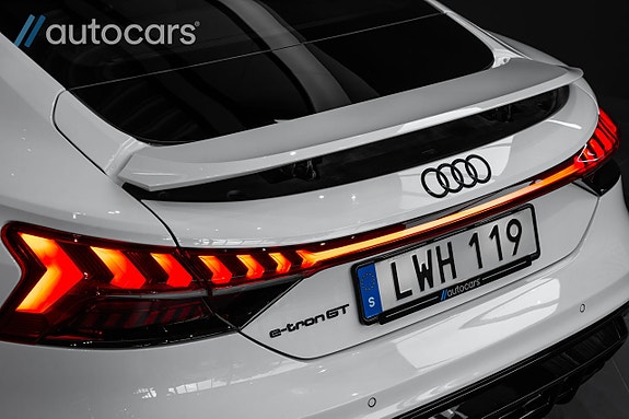 Audi e-tron GT 17 of 30