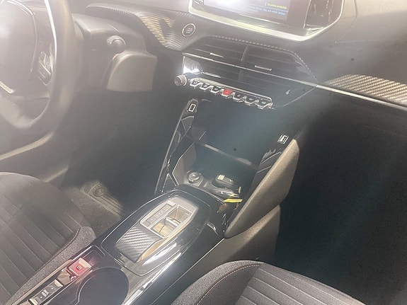 Peugeot e-208 10 of 15