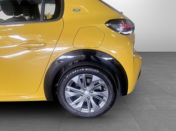 Peugeot e-208 14 of 15